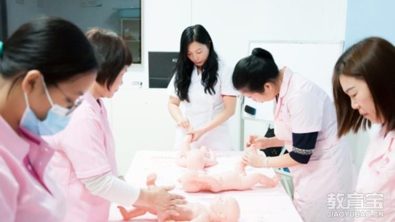 新生儿护脐贴，使用多久才合适？**