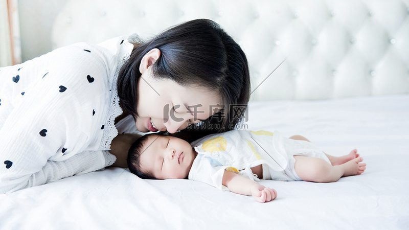 宝宝感冒推拿退烧，这些步骤不能少